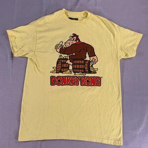 Donkey Kong Yellow Graphic Tee Nintendo 2023 Retro Gamer Shirt M